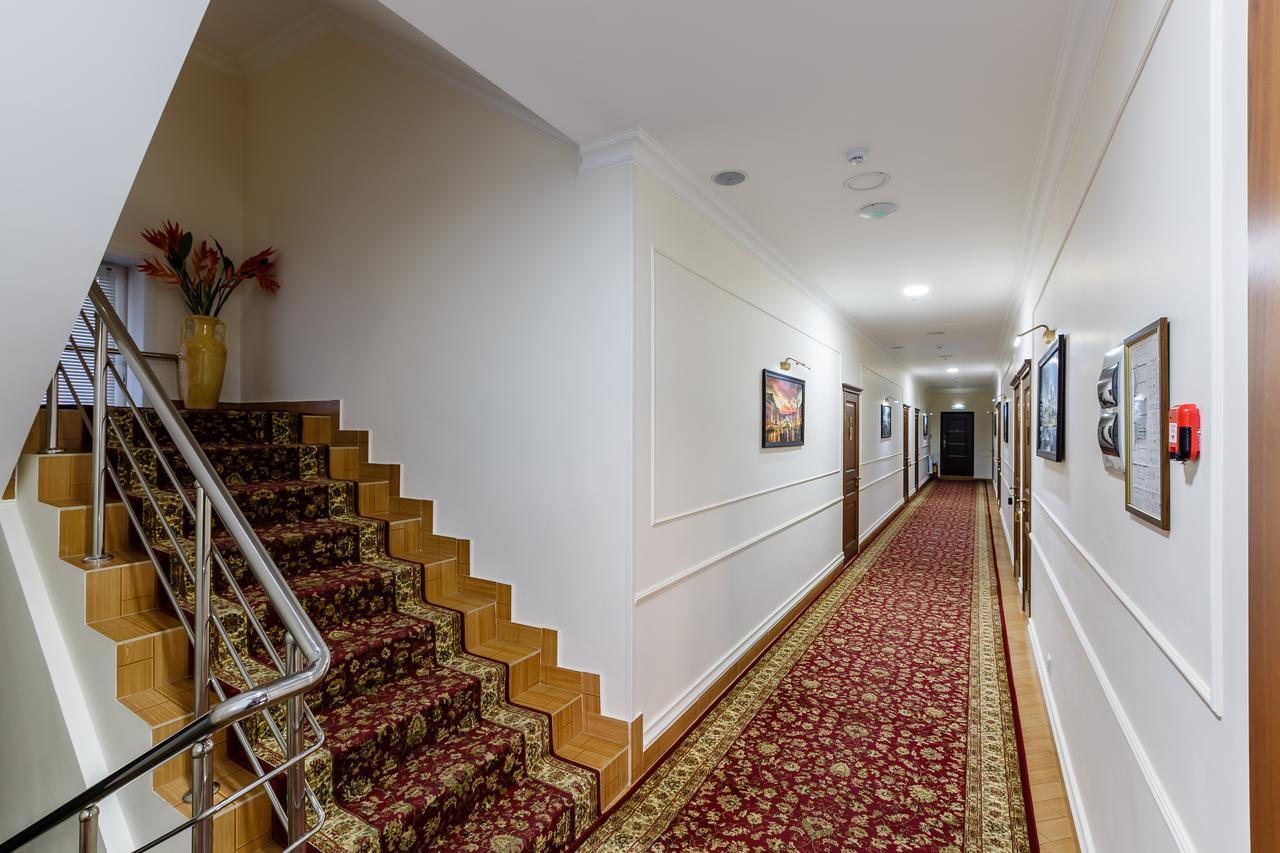 Brown Hotel Astana Luaran gambar